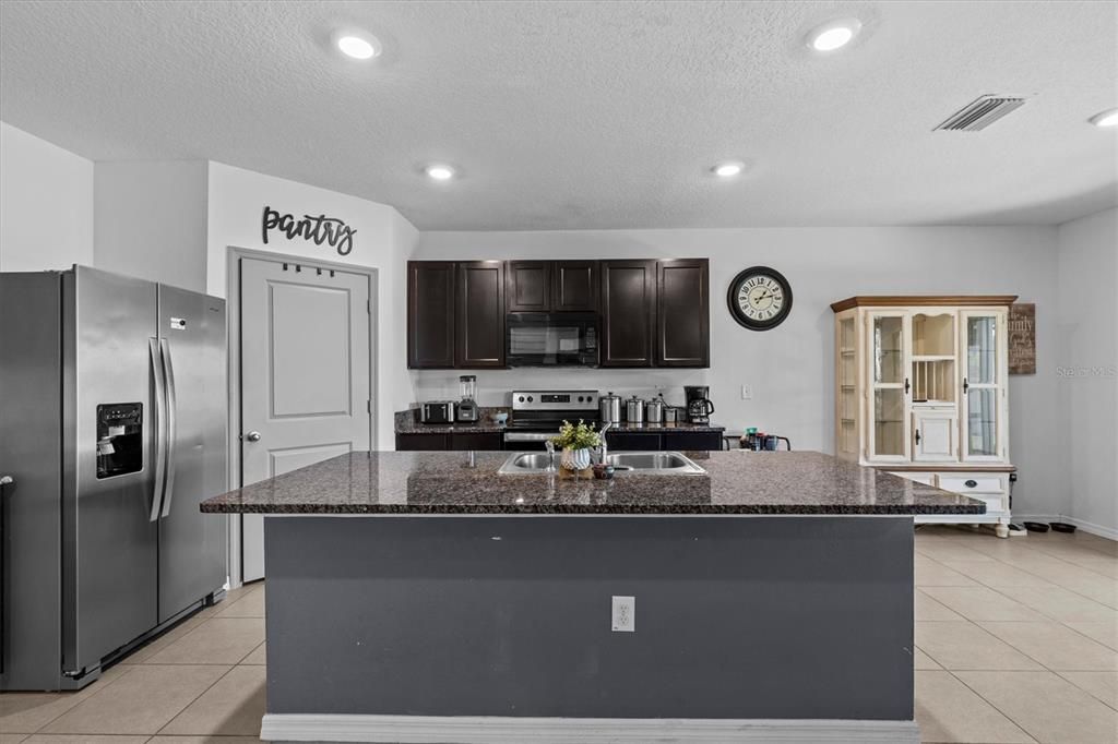 For Sale: $489,000 (5 beds, 3 baths, 2605 Square Feet)