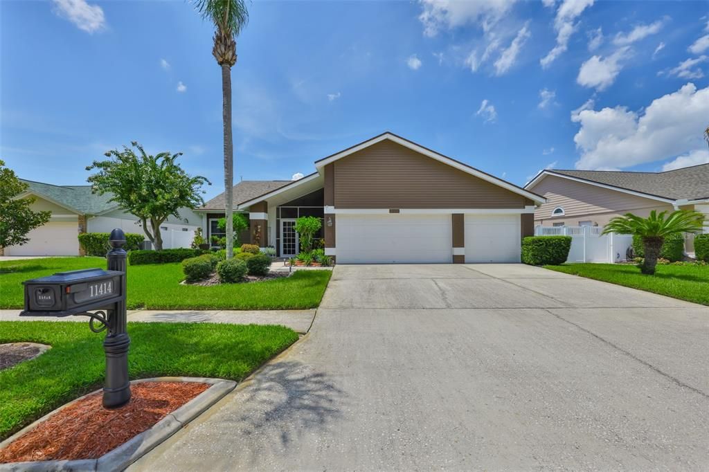 Active With Contract: $555,000 (4 beds, 2 baths, 1886 Square Feet)