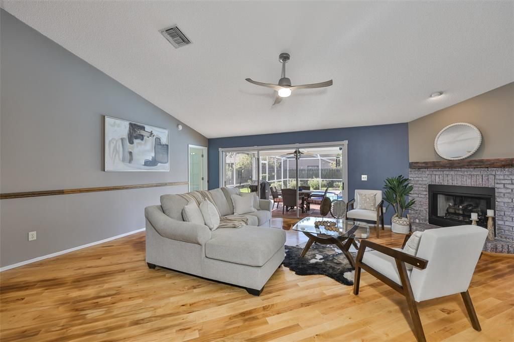 Active With Contract: $555,000 (4 beds, 2 baths, 1886 Square Feet)