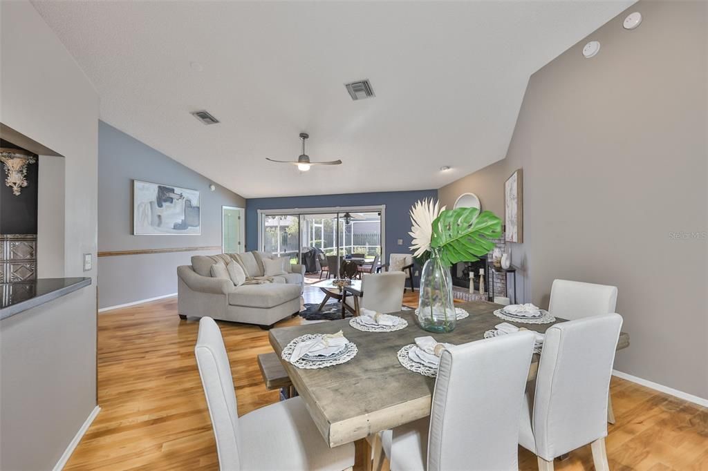 Active With Contract: $555,000 (4 beds, 2 baths, 1886 Square Feet)