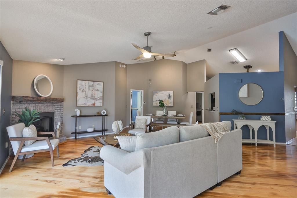 Active With Contract: $555,000 (4 beds, 2 baths, 1886 Square Feet)