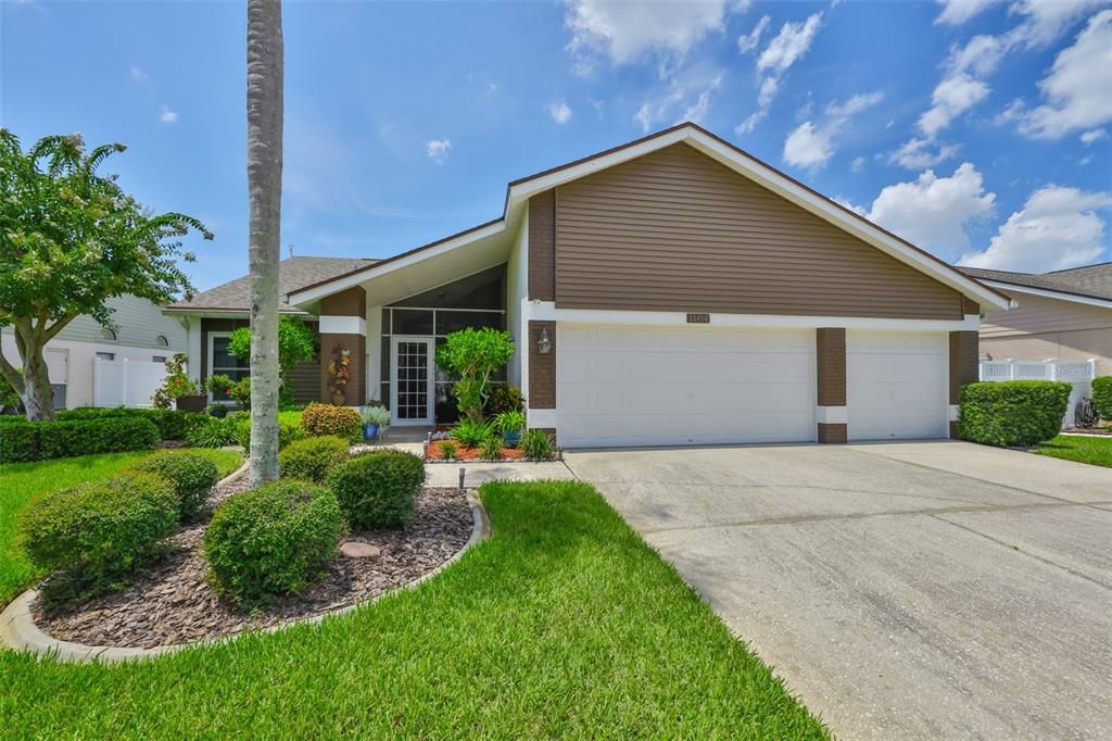 Active With Contract: $555,000 (4 beds, 2 baths, 1886 Square Feet)