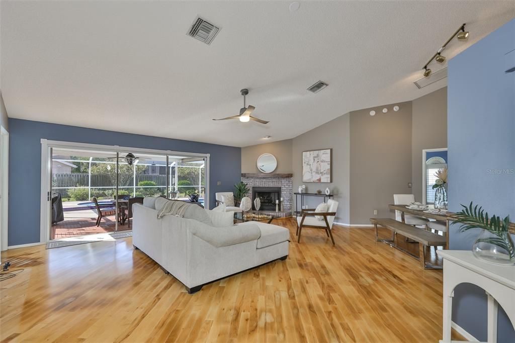 Active With Contract: $555,000 (4 beds, 2 baths, 1886 Square Feet)