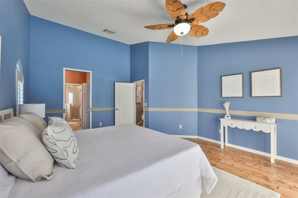 Active With Contract: $555,000 (4 beds, 2 baths, 1886 Square Feet)