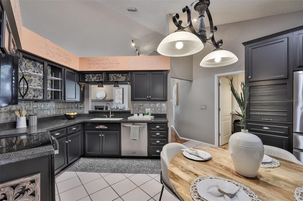 Active With Contract: $555,000 (4 beds, 2 baths, 1886 Square Feet)