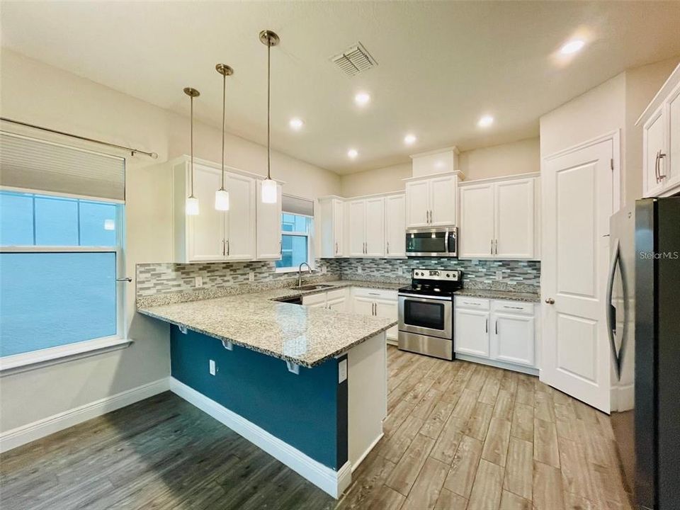 For Rent: $2,600 (3 beds, 2 baths, 1838 Square Feet)