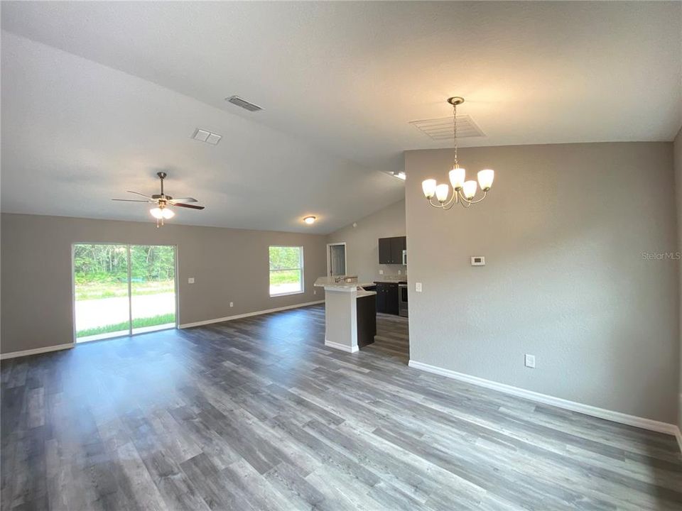 出租: $1,725 (3 贝兹, 2 浴室, 1416 平方英尺)