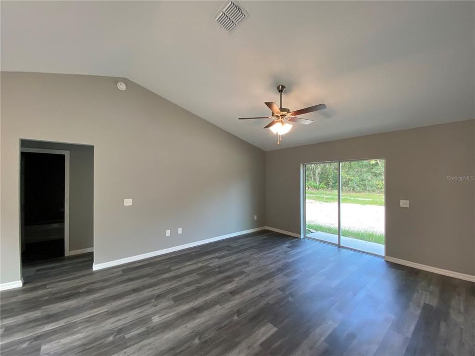 出租: $1,725 (3 贝兹, 2 浴室, 1416 平方英尺)