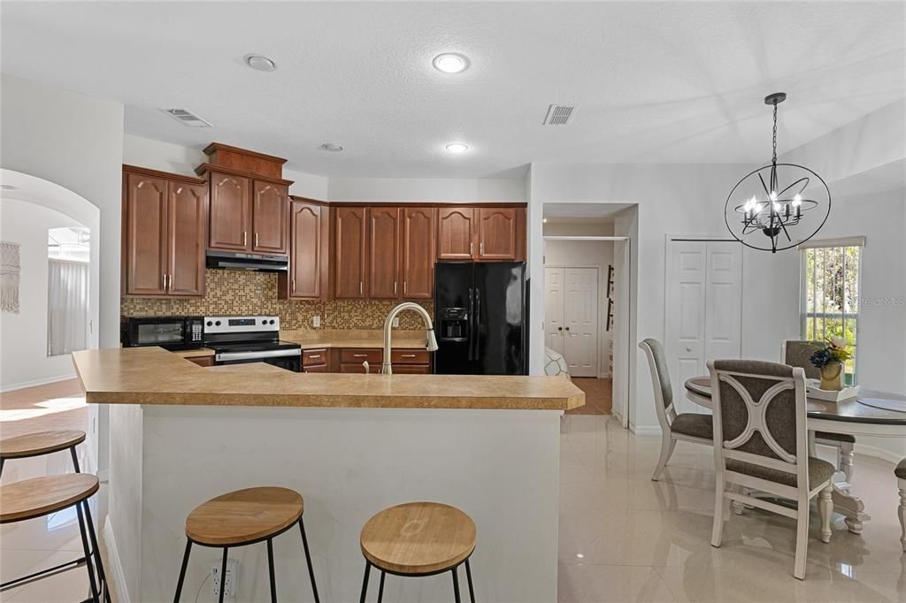 待售: $519,000 (4 贝兹, 2 浴室, 2428 平方英尺)