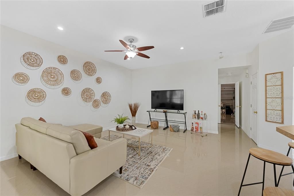 待售: $519,000 (4 贝兹, 2 浴室, 2428 平方英尺)