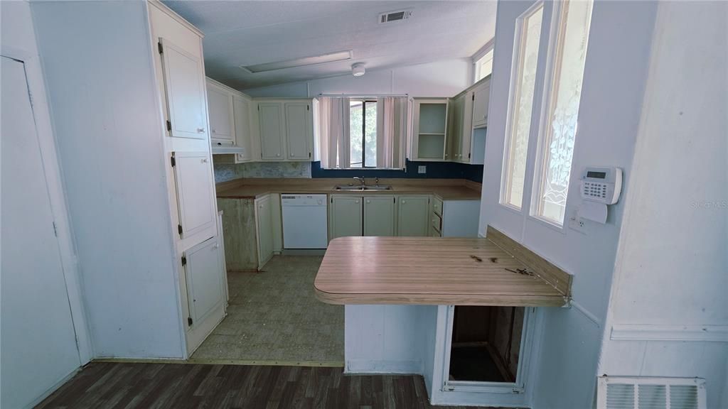 For Sale: $115,000 (2 beds, 2 baths, 1012 Square Feet)