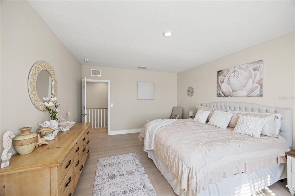 En Venta: $525,000 (4 camas, 3 baños, 3360 Pies cuadrados)