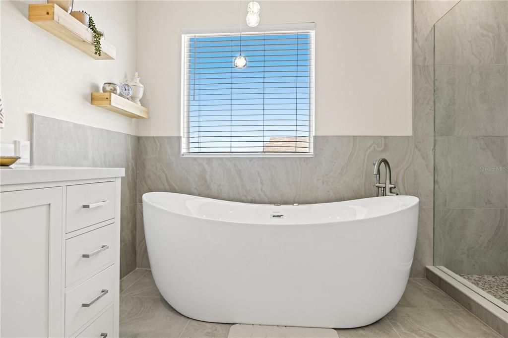 En Venta: $525,000 (4 camas, 3 baños, 3360 Pies cuadrados)