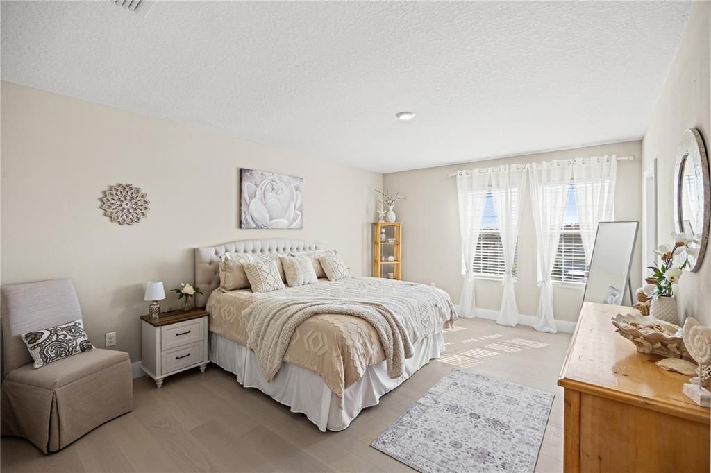 En Venta: $525,000 (4 camas, 3 baños, 3360 Pies cuadrados)