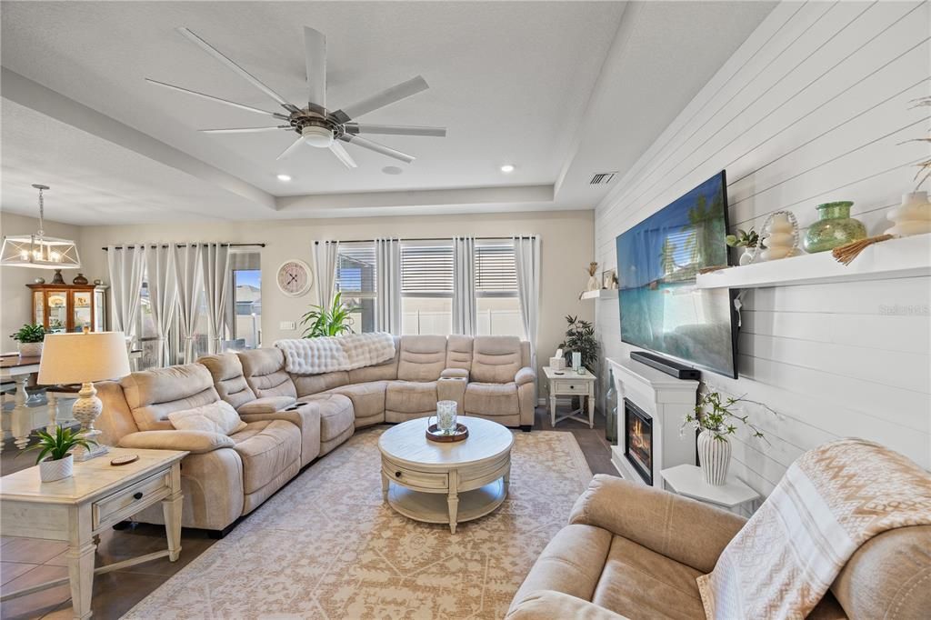 En Venta: $525,000 (4 camas, 3 baños, 3360 Pies cuadrados)