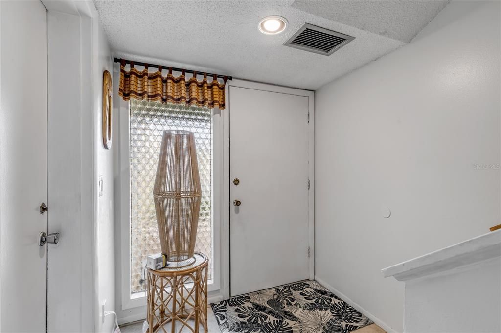 На продажу: $215,000 (2 спален, 2 ванн, 1244 Квадратных фут)