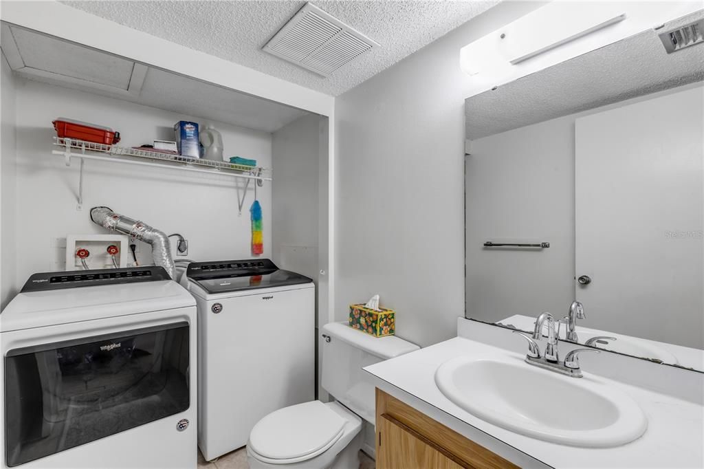 На продажу: $215,000 (2 спален, 2 ванн, 1244 Квадратных фут)