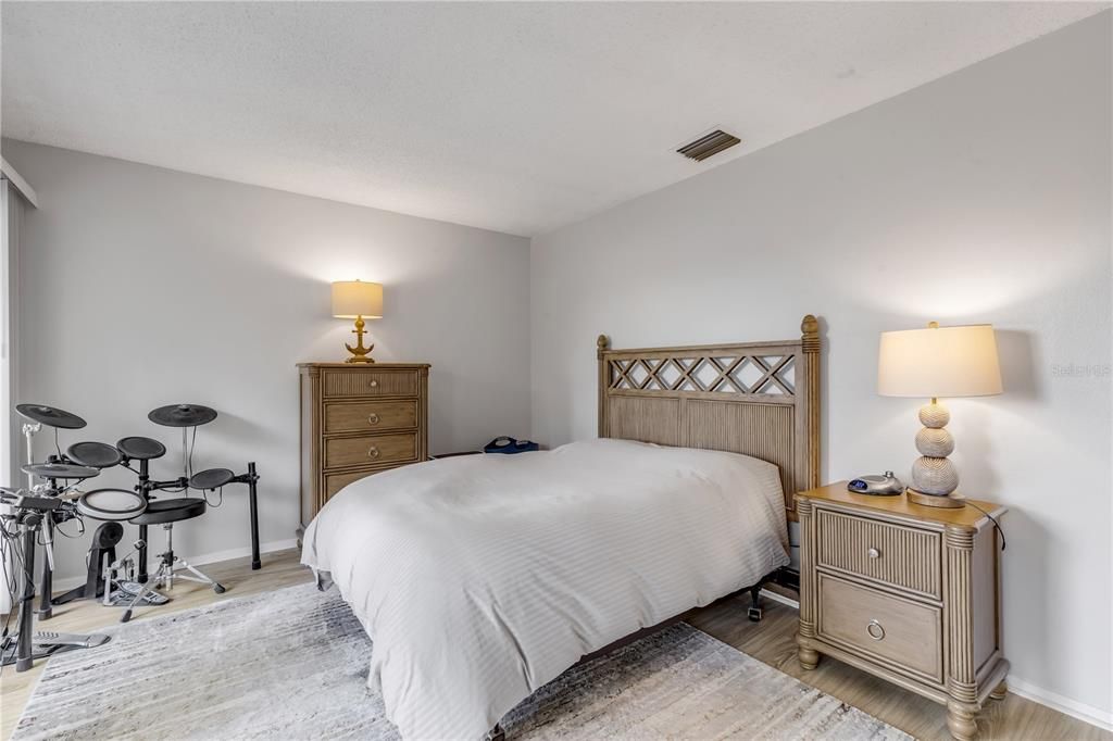 На продажу: $215,000 (2 спален, 2 ванн, 1244 Квадратных фут)