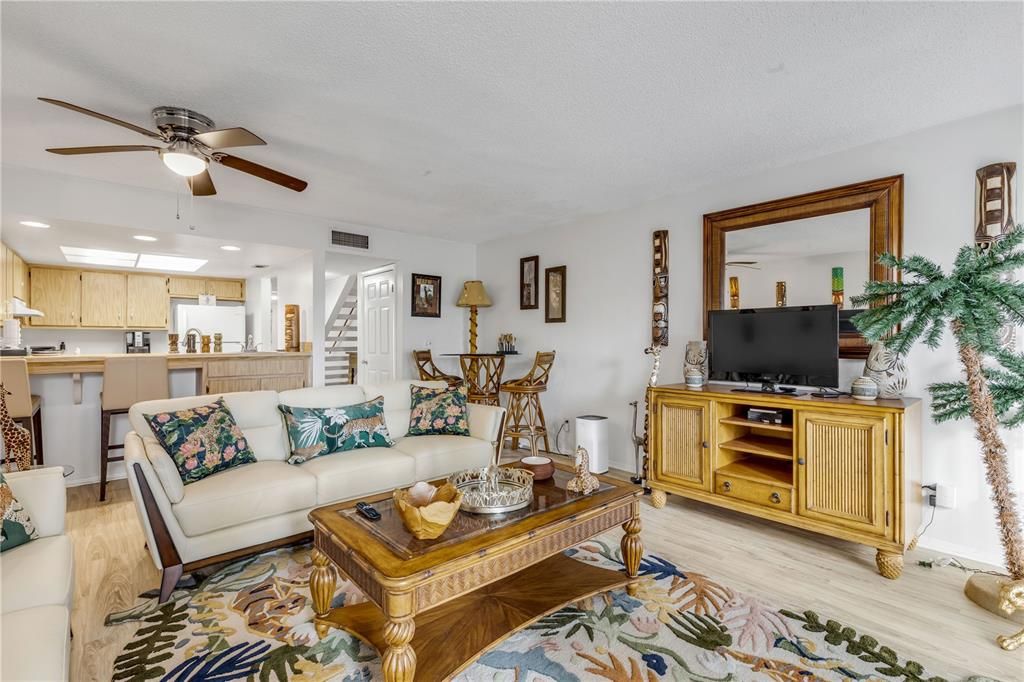 На продажу: $215,000 (2 спален, 2 ванн, 1244 Квадратных фут)