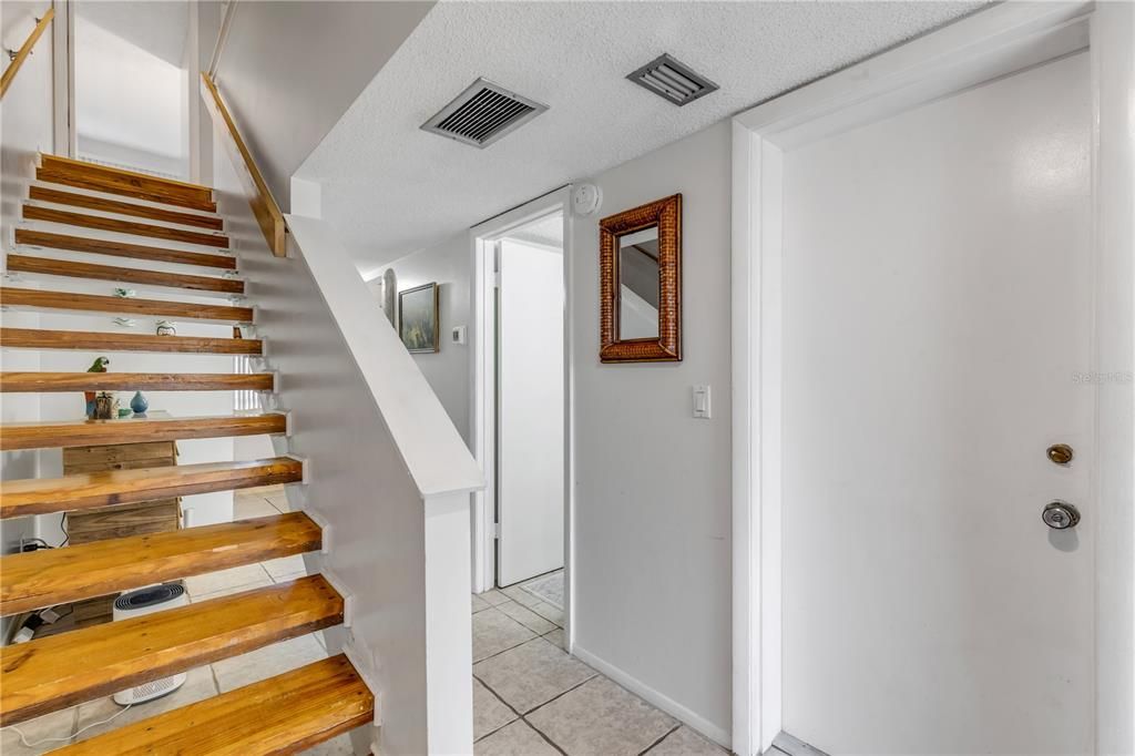 На продажу: $215,000 (2 спален, 2 ванн, 1244 Квадратных фут)