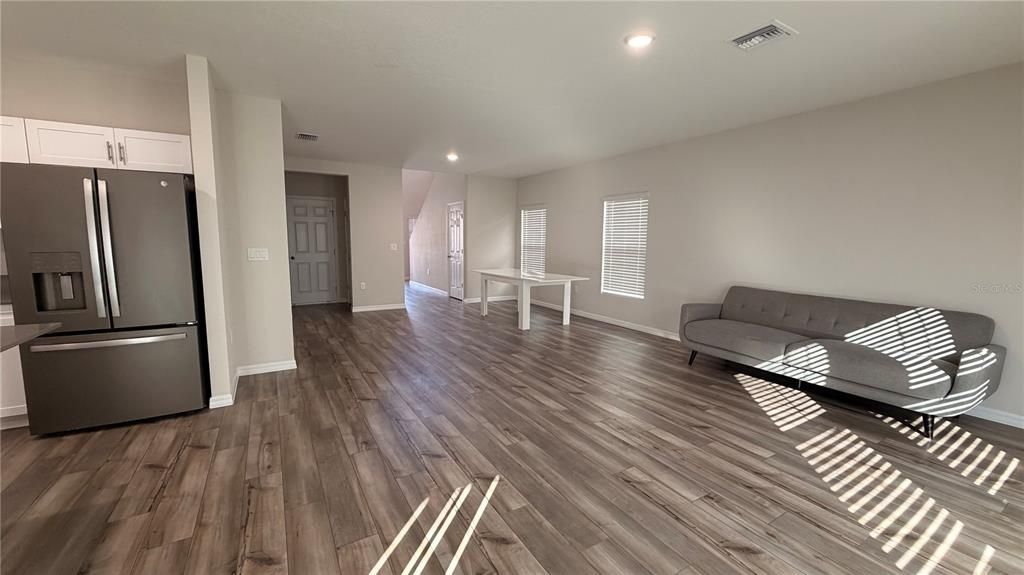 出租: $2,500 (5 贝兹, 3 浴室, 2640 平方英尺)