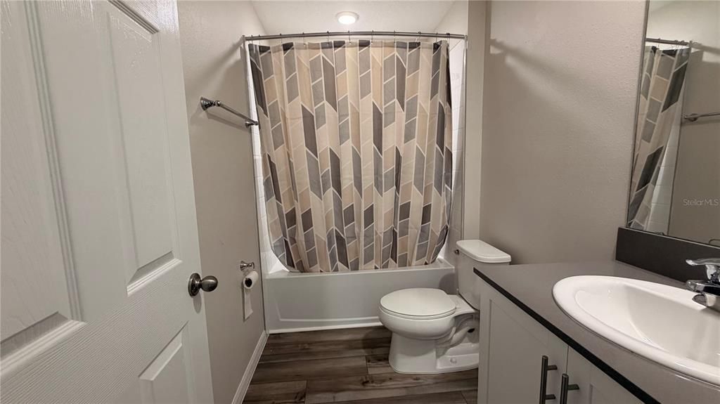 出租: $2,500 (5 贝兹, 3 浴室, 2640 平方英尺)