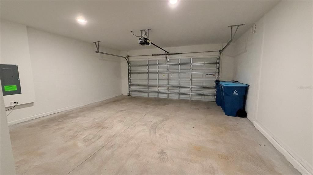 出租: $2,500 (5 贝兹, 3 浴室, 2640 平方英尺)