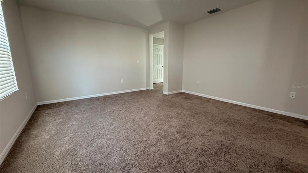 出租: $2,500 (5 贝兹, 3 浴室, 2640 平方英尺)