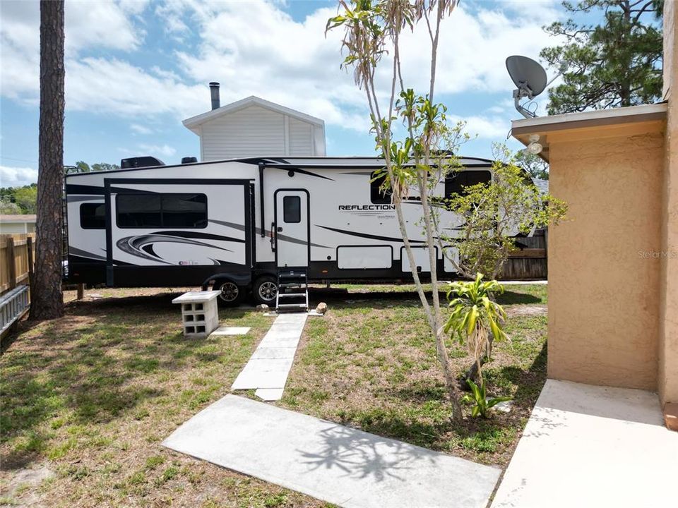 For Sale: $451,000 (4 beds, 2 baths, 1573 Square Feet)