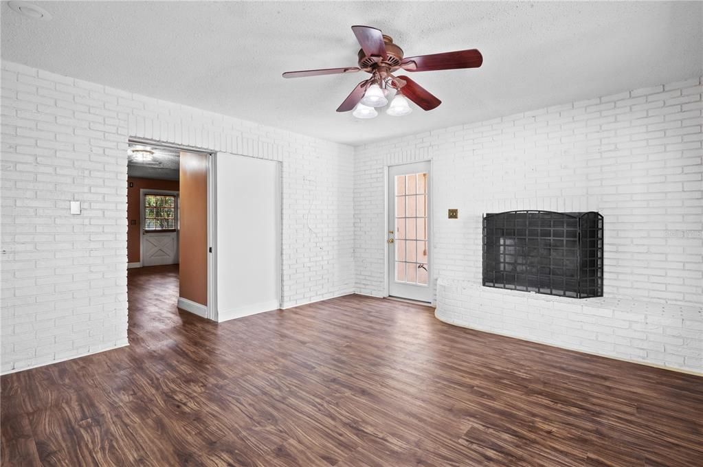 For Sale: $451,000 (4 beds, 2 baths, 1573 Square Feet)