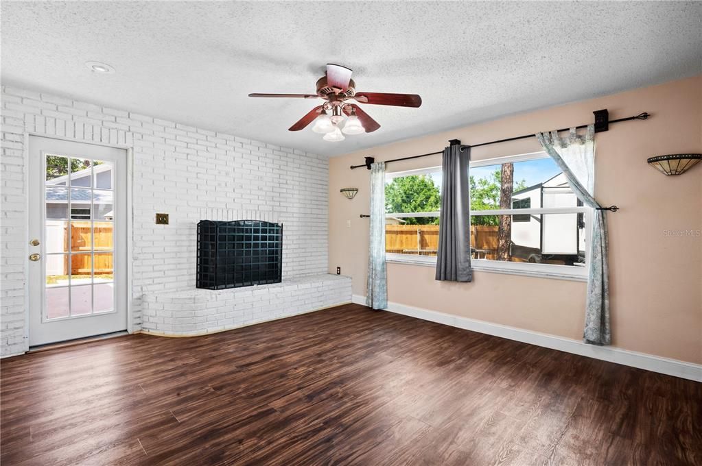 For Sale: $451,000 (4 beds, 2 baths, 1573 Square Feet)