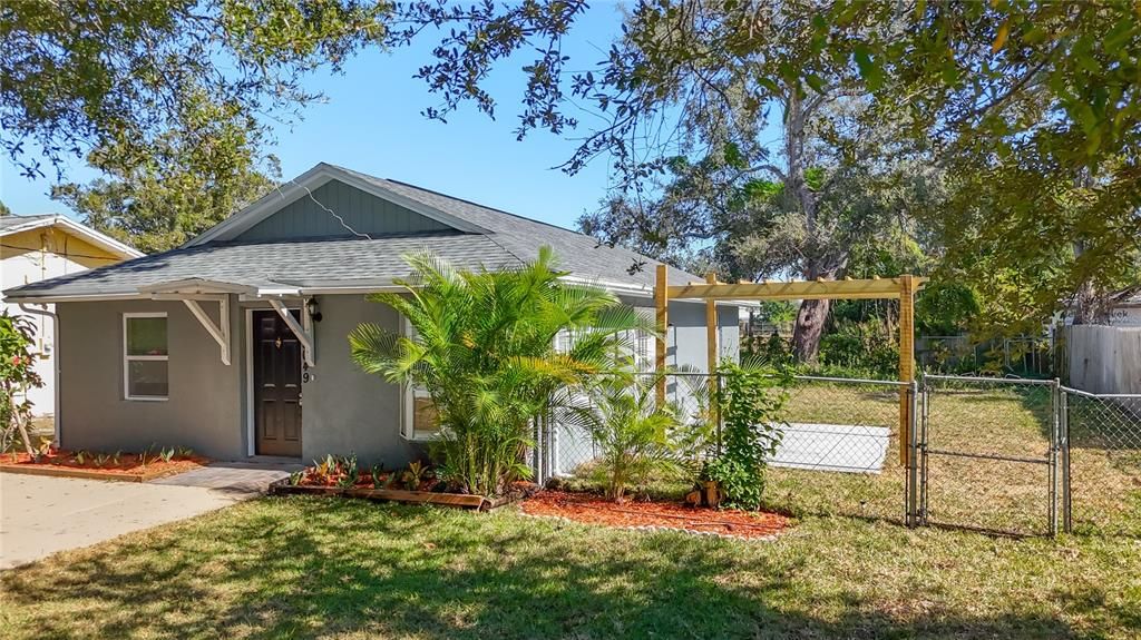 For Sale: $344,900 (3 beds, 2 baths, 1066 Square Feet)