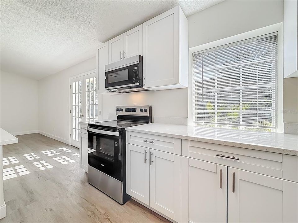 For Sale: $344,900 (3 beds, 2 baths, 1066 Square Feet)