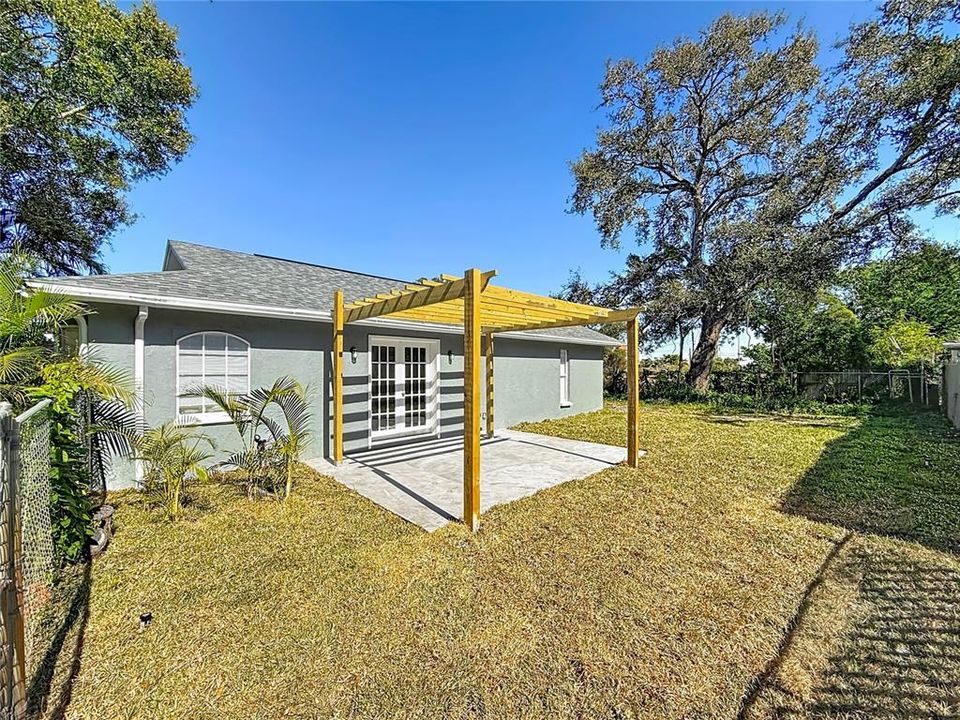 For Sale: $344,900 (3 beds, 2 baths, 1066 Square Feet)