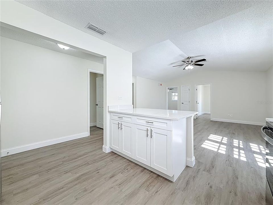 For Sale: $344,900 (3 beds, 2 baths, 1066 Square Feet)