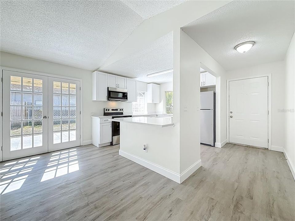 For Sale: $344,900 (3 beds, 2 baths, 1066 Square Feet)