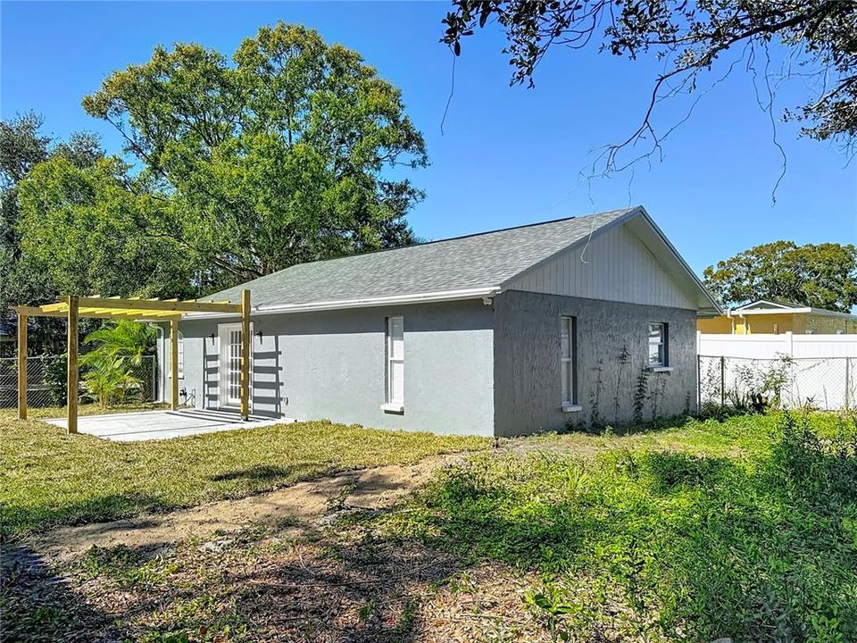 For Sale: $344,900 (3 beds, 2 baths, 1066 Square Feet)