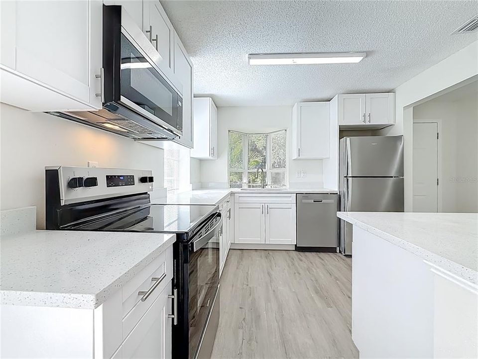 For Sale: $344,900 (3 beds, 2 baths, 1066 Square Feet)