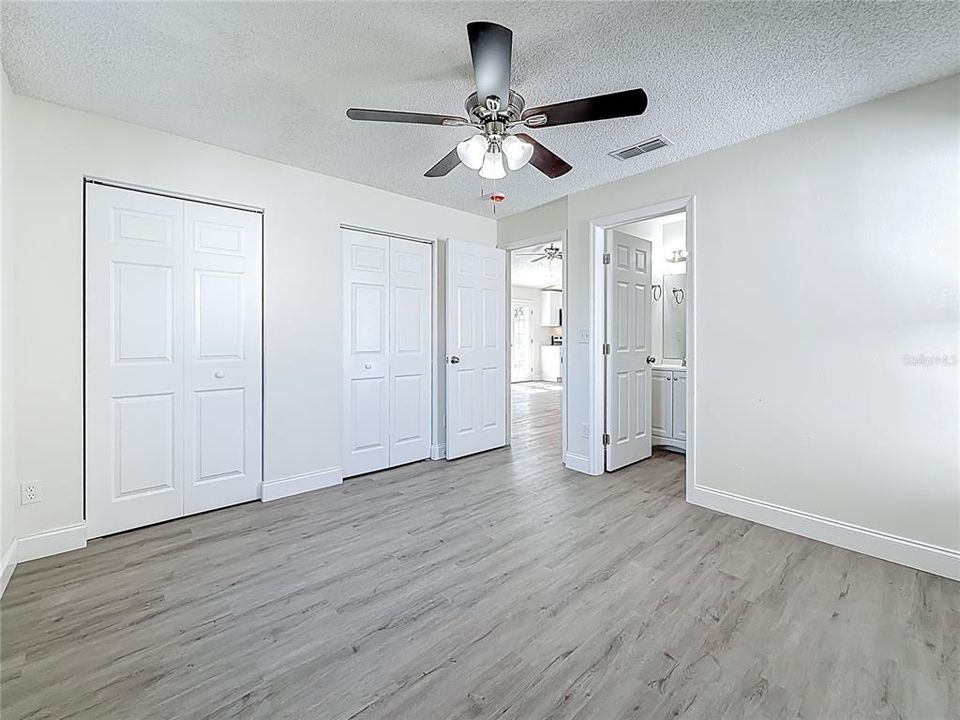 For Sale: $344,900 (3 beds, 2 baths, 1066 Square Feet)