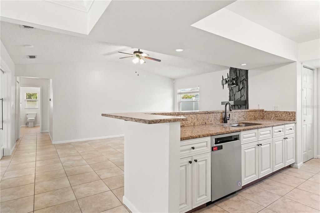 For Rent: $3,000 (3 beds, 2 baths, 1686 Square Feet)