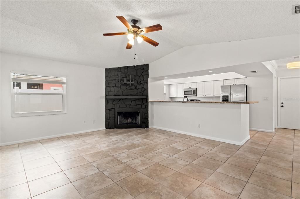 For Rent: $3,000 (3 beds, 2 baths, 1686 Square Feet)