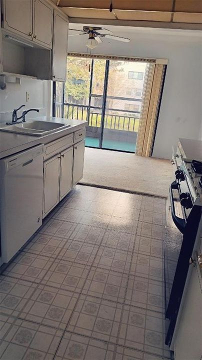 待售: $174,900 (2 贝兹, 2 浴室, 1135 平方英尺)