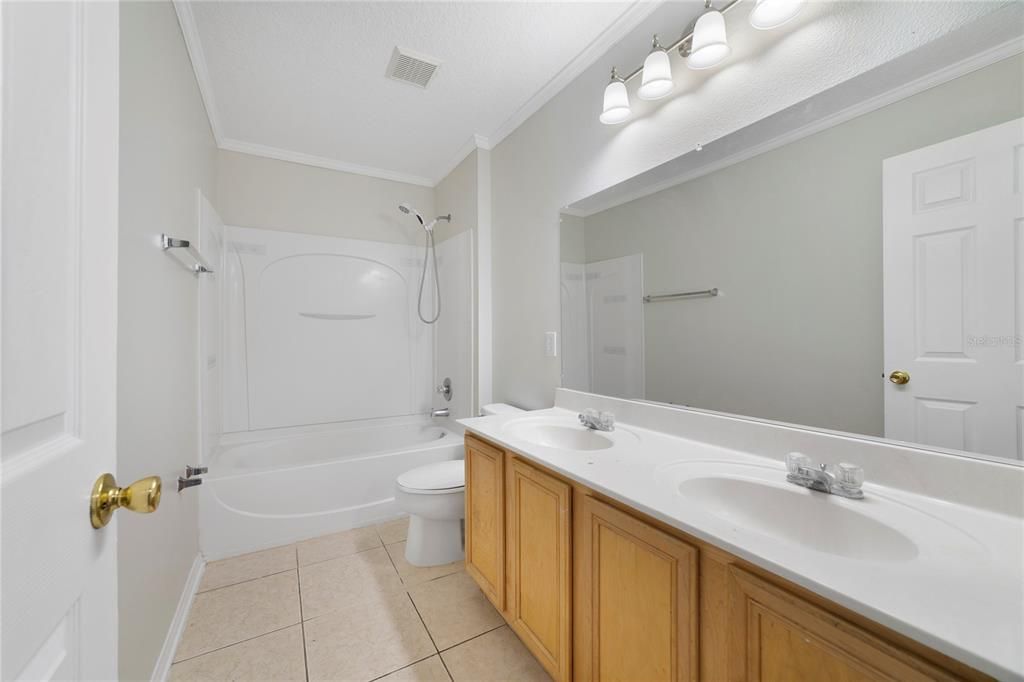 出租: $2,395 (5 贝兹, 3 浴室, 3424 平方英尺)