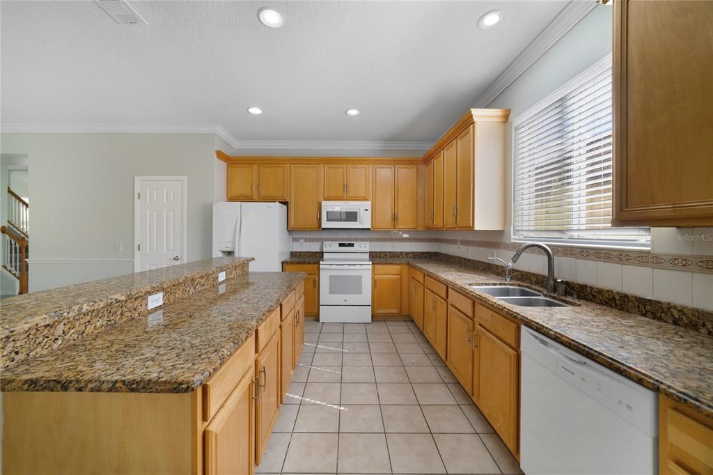 出租: $2,395 (5 贝兹, 3 浴室, 3424 平方英尺)