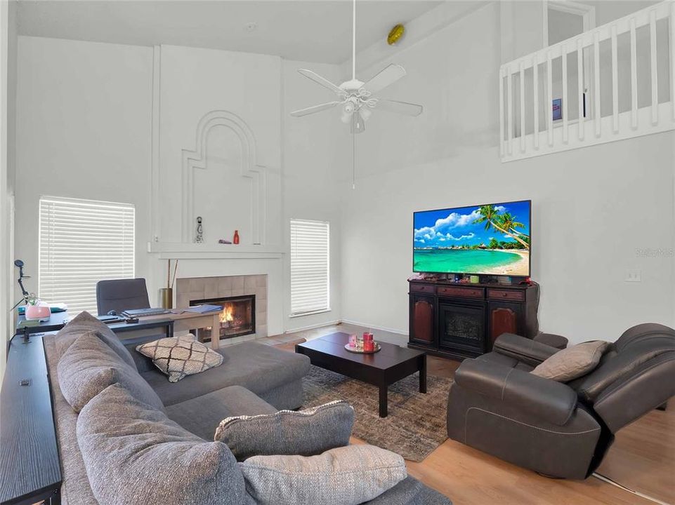 En Venta: $399,999 (4 camas, 2 baños, 1924 Pies cuadrados)