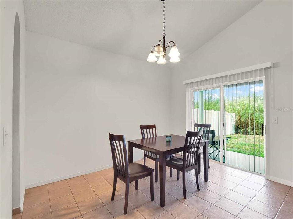 En Venta: $399,999 (4 camas, 2 baños, 1924 Pies cuadrados)