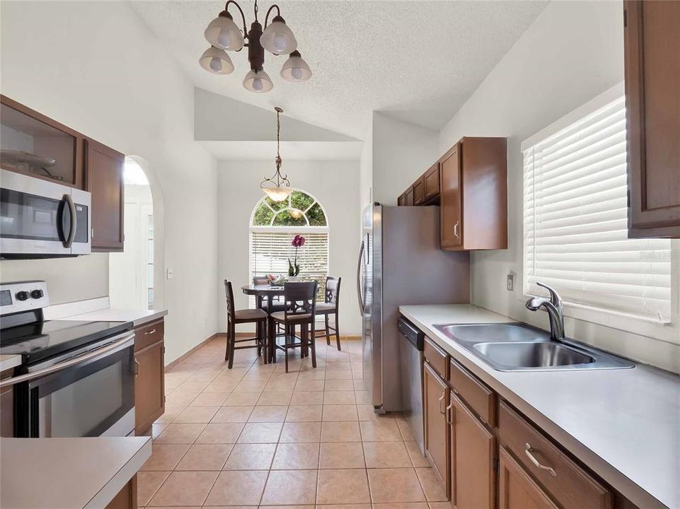 En Venta: $399,999 (4 camas, 2 baños, 1924 Pies cuadrados)