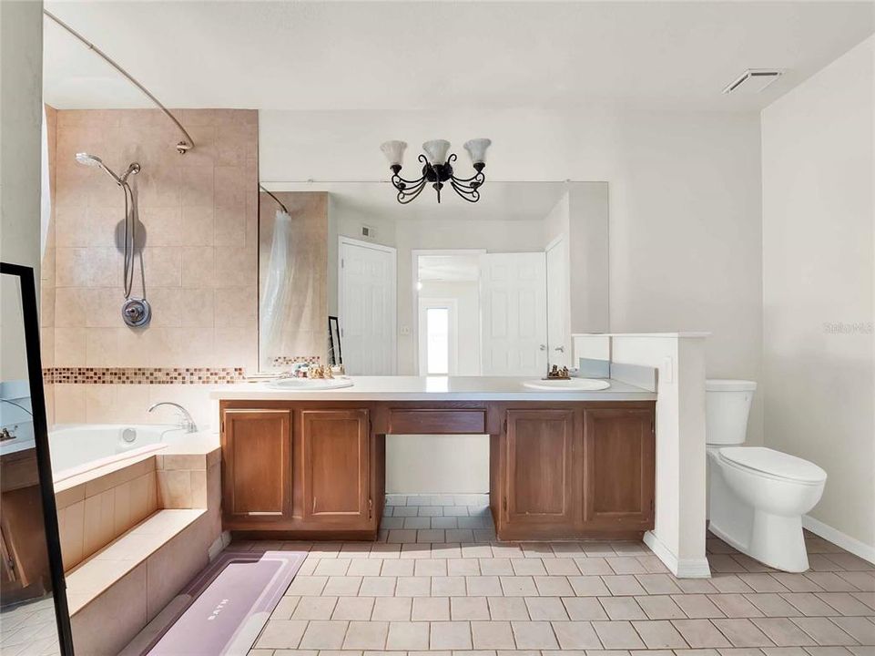 En Venta: $399,999 (4 camas, 2 baños, 1924 Pies cuadrados)