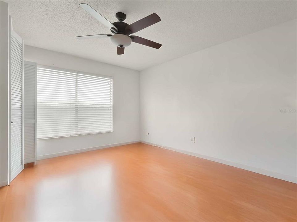 En Venta: $399,999 (4 camas, 2 baños, 1924 Pies cuadrados)