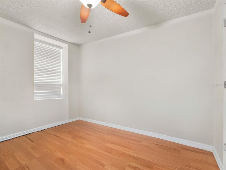 En Venta: $399,999 (4 camas, 2 baños, 1924 Pies cuadrados)